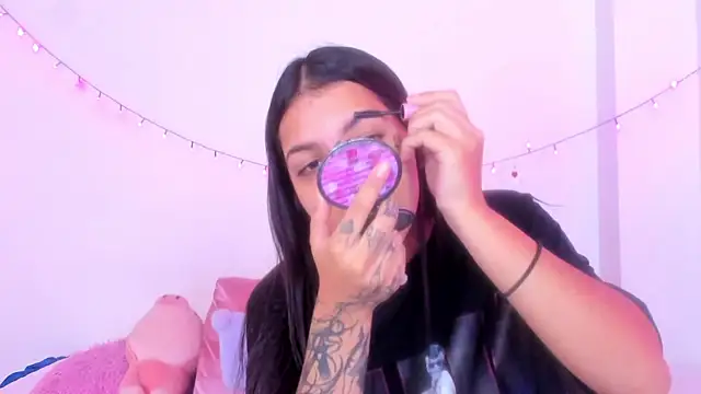 Snapshot of Abby_roussee chatting on October 10, 1:10 pm Abby roussee online show from October 10, 1:10 pm