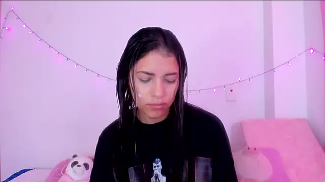 Snapshot of Abby_roussee chatting on October 22, 1:00 pm Abby roussee online show from October 22, 1:00 pm