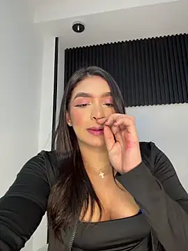 Snapshot of jenn_fit chatting on March 5, 5:14 am jenn fit online show from March 5, 5:14 am