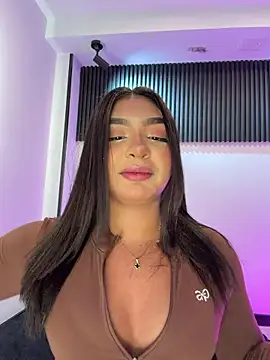 Snapshot of jenn_fit chatting on March 25, 3:12 am jenn fit online show from March 25, 3:12 am