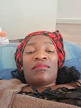 Snapshot of Yummychoklit chatting on September 8, 2:49 pm Yummychoklit online show from September 8, 2:49 pm