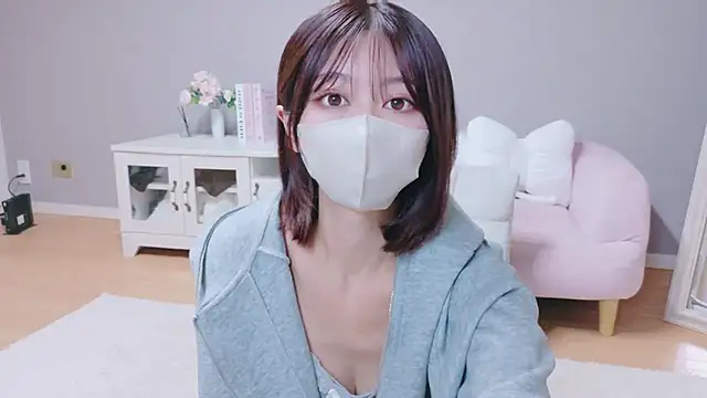 Yuna-ch online show from September 20, 1:45 pm