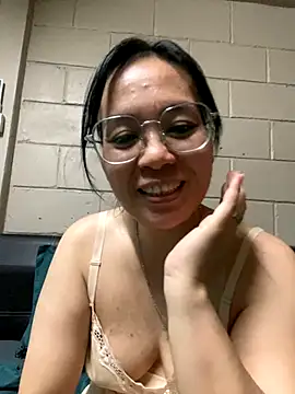 melyiaaa online show from November 25, 4:18 pm