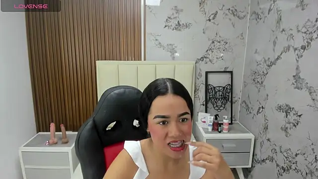 BRIHANACONOR online show from September 22, 12:18 pm