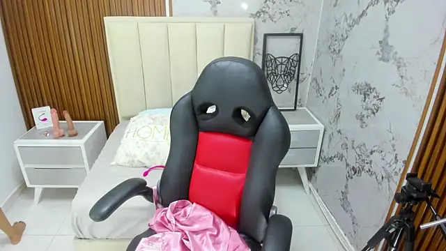 BRIHANACONOR online show from October 14, 12:28 pm