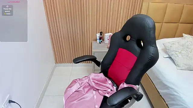 BRIHANACONOR online show from October 17, 12:19 pm