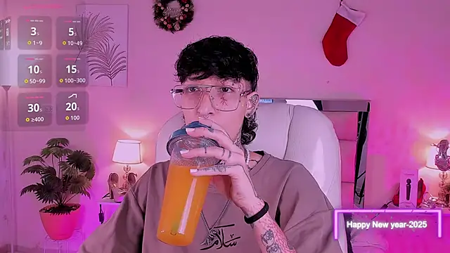 Snapshot of Luci_Rose chatting on January 8, 2:25 am Luci Rose online show from January 8, 2:25 am