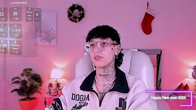 Snapshot of Luci_Rose chatting on January 9, 3:53 am Luci Rose online show from January 9, 3:53 am