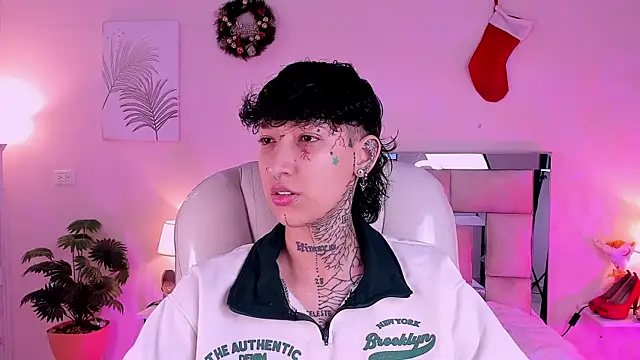 Snapshot of Luci_Rose chatting on January 14, 5:57 am Luci Rose online show from January 14, 5:57 am