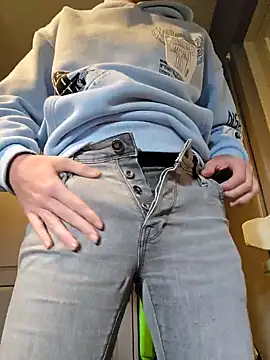 Trekkerboi online show from October 26, 2:01 pm