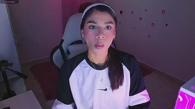 BrunetteAdams001 online show from February 24, 3:48 am