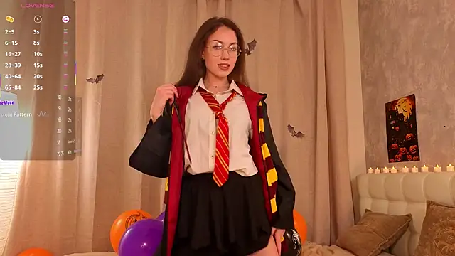 Snapshot of RenateRansone chatting on October 31, 5:47 pm RenateRansone online show from October 31, 5:47 pm