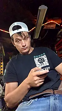 Snapshot of twistafatpipe chatting on September 19, 11:11 am twistafatpipe online show from September 19, 11:11 am