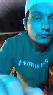 Snapshot of twistafatpipe chatting on September 27, 12:48 am twistafatpipe online show from September 27, 12:48 am