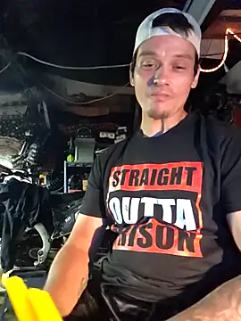 Snapshot of twistafatpipe chatting on September 29, 2:27 am twistafatpipe online show from September 29, 2:27 am