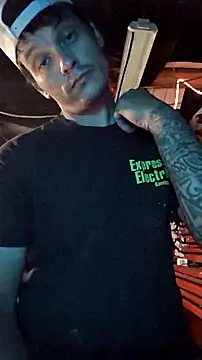 Snapshot of twistafatpipe chatting on October 1, 11:33 pm twistafatpipe online show from October 1, 11:33 pm