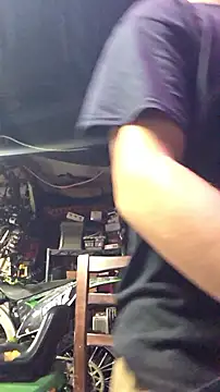 Snapshot of twistafatpipe chatting on October 4, 5:16 am twistafatpipe online show from October 4, 5:16 am