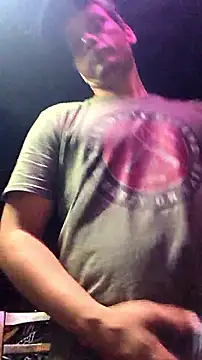 Snapshot of twistafatpipe chatting on October 5, 8:56 am twistafatpipe online show from October 5, 8:56 am