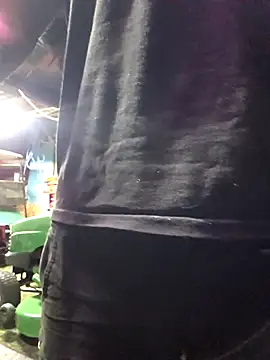 Snapshot of twistafatpipe chatting on October 6, 11:07 am twistafatpipe online show from October 6, 11:07 am