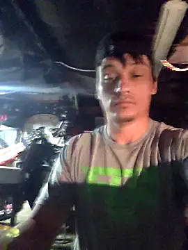 Snapshot of twistafatpipe chatting on October 9, 7:56 pm twistafatpipe online show from October 9, 7:56 pm