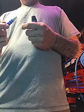 Snapshot of twistafatpipe chatting on October 11, 7:29 am twistafatpipe online show from October 11, 7:29 am