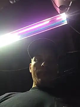 Snapshot of twistafatpipe chatting on October 13, 12:32 am twistafatpipe online show from October 13, 12:32 am