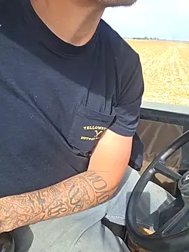 Snapshot of twistafatpipe chatting on October 13, 5:35 pm twistafatpipe online show from October 13, 5:35 pm