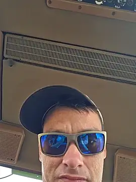 Snapshot of twistafatpipe chatting on October 17, 7:05 pm twistafatpipe online show from October 17, 7:05 pm