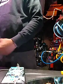 Snapshot of twistafatpipe chatting on October 18, 9:43 am twistafatpipe online show from October 18, 9:43 am