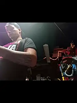 Snapshot of twistafatpipe chatting on October 20, 6:25 am twistafatpipe online show from October 20, 6:25 am