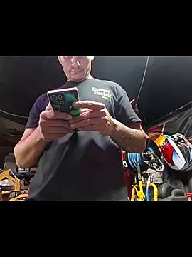 Snapshot of twistafatpipe chatting on October 20, 11:27 pm twistafatpipe online show from October 20, 11:27 pm