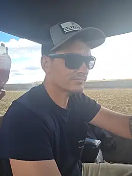 Snapshot of twistafatpipe chatting on October 21, 6:52 pm twistafatpipe online show from October 21, 6:52 pm