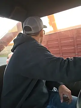 Snapshot of twistafatpipe chatting on October 23, 10:52 pm twistafatpipe online show from October 23, 10:52 pm