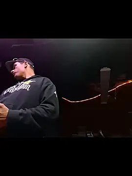 Snapshot of twistafatpipe chatting on October 26, 9:21 pm twistafatpipe online show from October 26, 9:21 pm