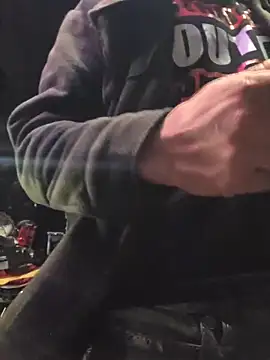 Snapshot of twistafatpipe chatting on November 1, 7:49 pm twistafatpipe online show from November 1, 7:49 pm