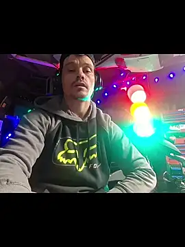 twistafatpipe online show from May 3, 12:44 pm