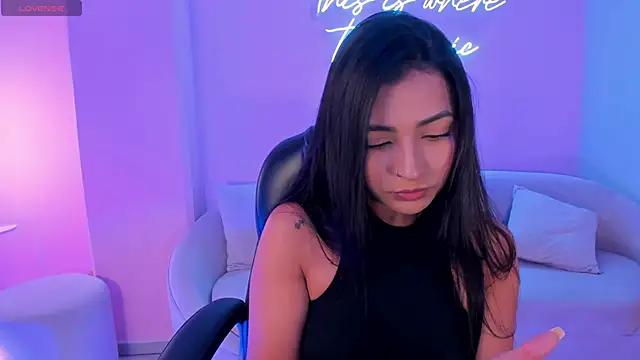 AyshelBrown online show from October 23, 4:45 am