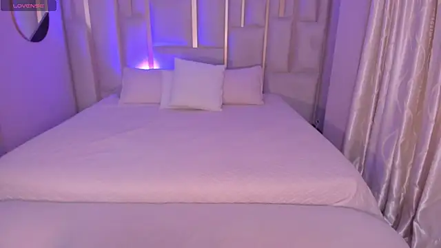 LizzCooper online show from September 28, 3:45 am