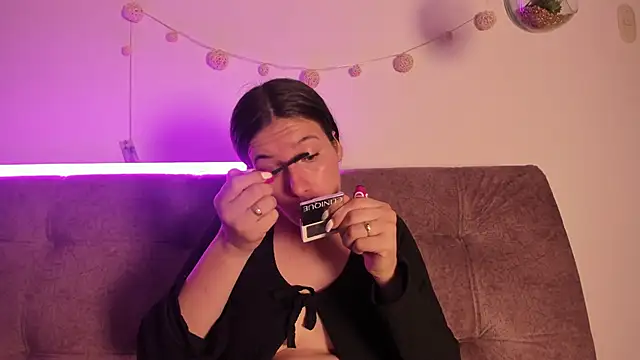 katalella brown1 online show from September 30, 12:21 pm