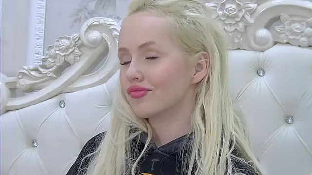 Snapshot of EllieFrosty_ chatting on November 7, 11:16 pm EllieFrosty online show from November 7, 11:16 pm