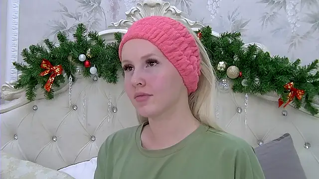 Snapshot of EllieFrosty_ chatting on December 14, 2:11 pm EllieFrosty online show from December 14, 2:11 pm