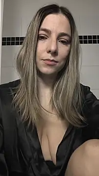 Snapshot of evafolver chatting on December 19, 7:10 pm evafolver online show from December 19, 7:10 pm