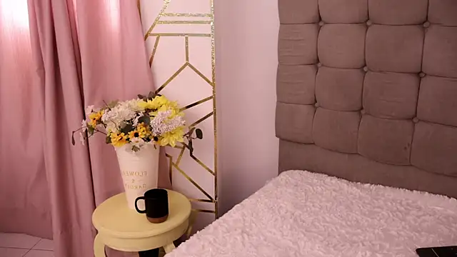 Lily rousee  online show from May 20, 12:44 pm
