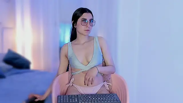 Snapshot of Kitana_Clark chatting on November 1, 7:38 pm Kitana Clark online show from November 1, 7:38 pm