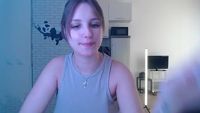 Snapshot of Leonaalove chatting on April 1, 11:22 am Leonaalove online show from April 1, 11:22 am