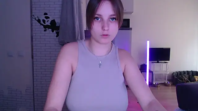 Snapshot of Leonaalove chatting on April 1, 1:41 pm Leonaalove online show from April 1, 1:41 pm