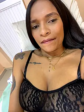 Snapshot of Luna025 chatting on October 11, 5:50 am Luna025 online show from October 11, 5:50 am