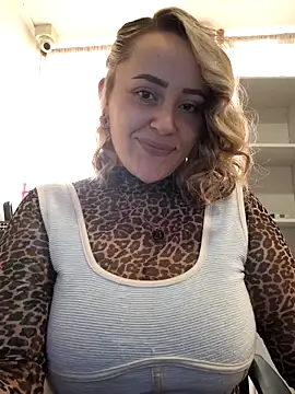 Snapshot of CurvyLust_x chatting on September 27, 2:44 pm CurvyLust x online show from September 27, 2:44 pm