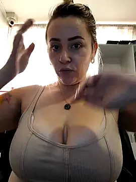 Snapshot of CurvyLust_x chatting on October 10, 3:44 pm CurvyLust x online show from October 10, 3:44 pm