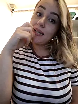 Snapshot of CurvyLust_x chatting on November 13, 3:55 pm CurvyLust x online show from November 13, 3:55 pm